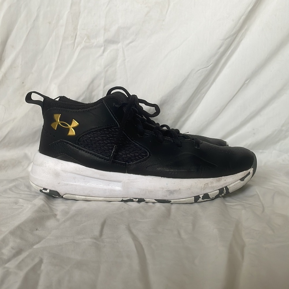 Black basketball shoes - Picture 4 of 9